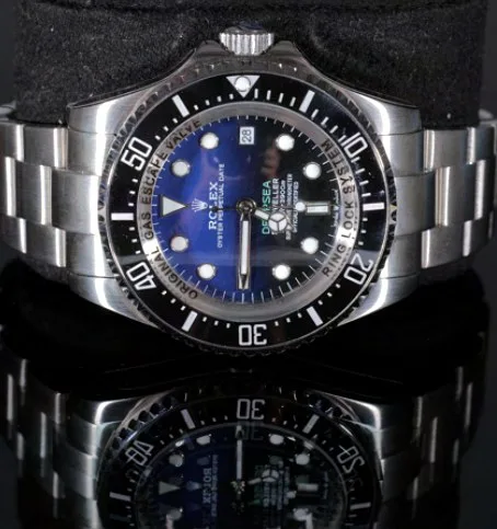 Deep-Dive Style Watch — Blue Gradient Dial, Steel